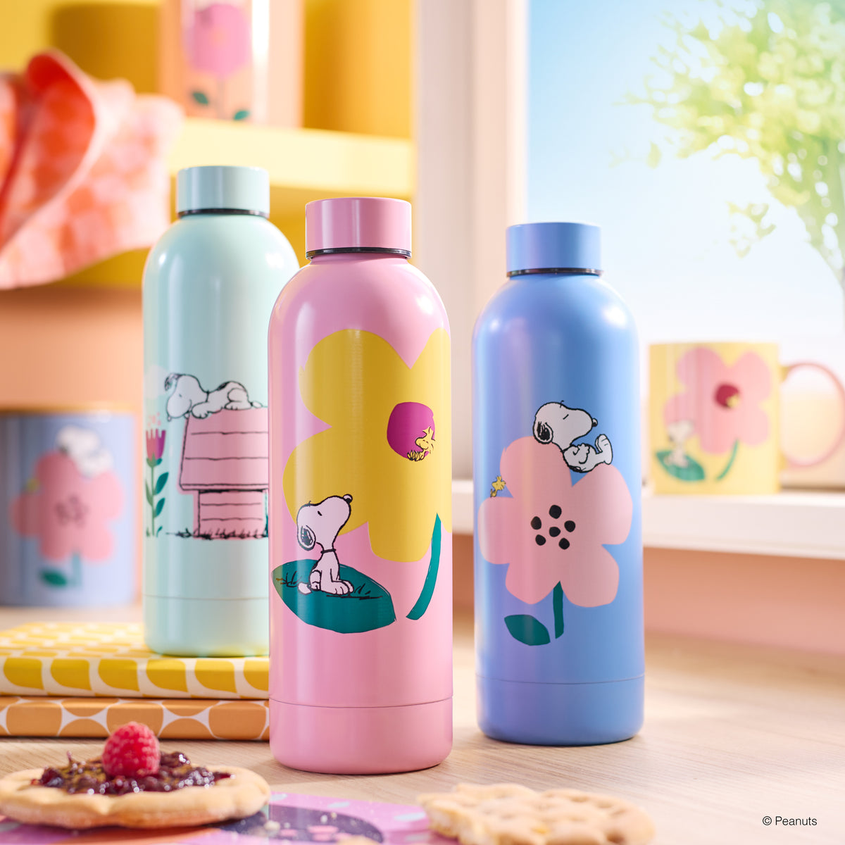 Drei Peanuts Trinkflaschen in Pastellfarben mit Snoopy Motiv
