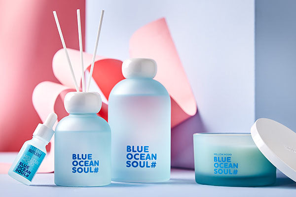 Hellblaues Raumduft-Set mit Diffuser, Duftöl und Kerze
