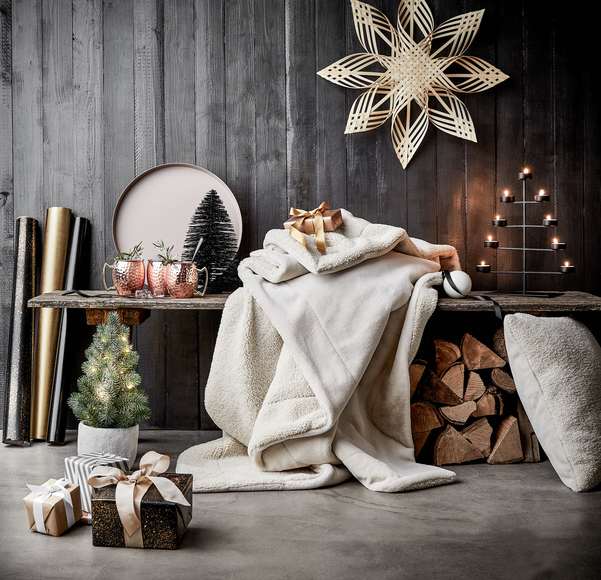 Kupferbecher, Decke und Präsente als Geschenke für Männer